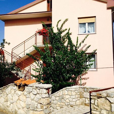 Apartment Alice Pula Bagian luar foto