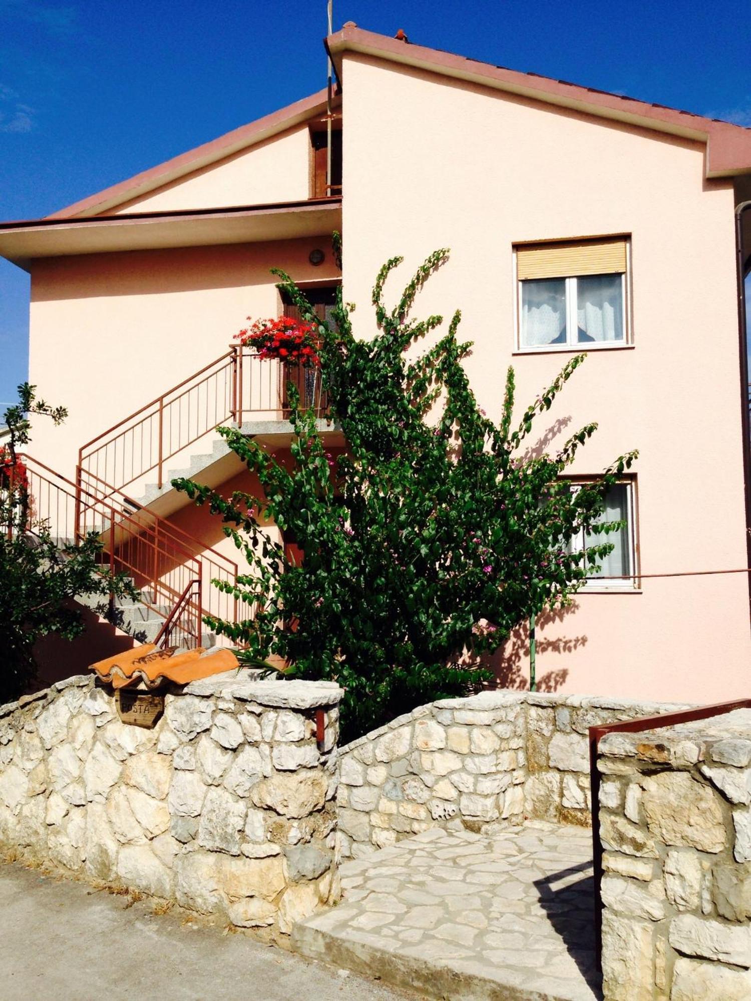 Apartment Alice Pula Bagian luar foto
