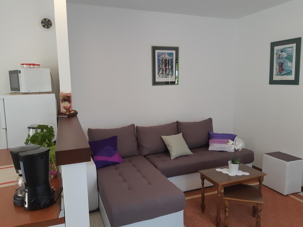 Apartment Alice Pula Bagian luar foto